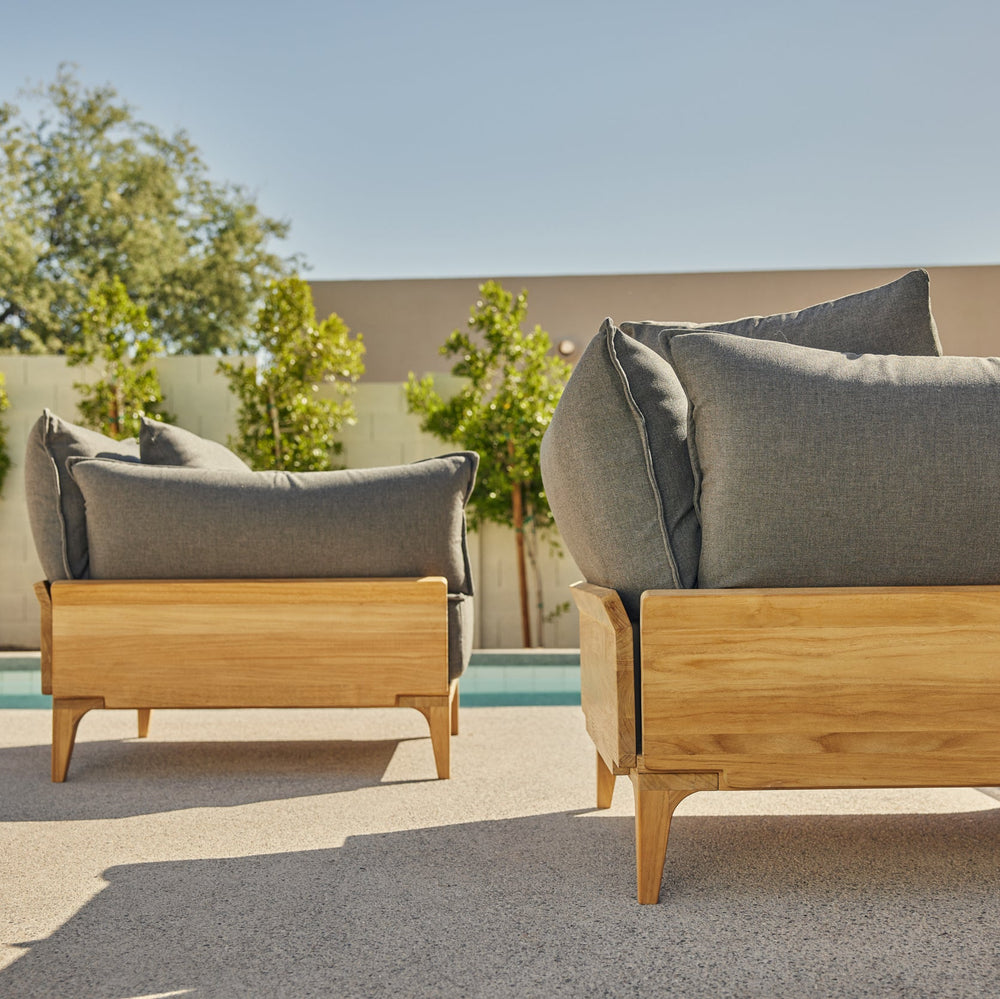 Bluff Outdoor Lounge Chair