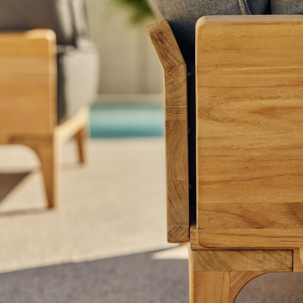 Bluff Outdoor Lounge Chair