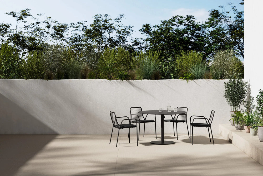 XY Outdoor Round Dining Table