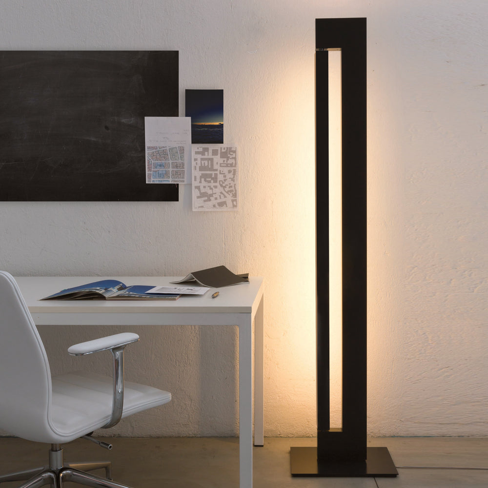 Ara LED Floor Lamp