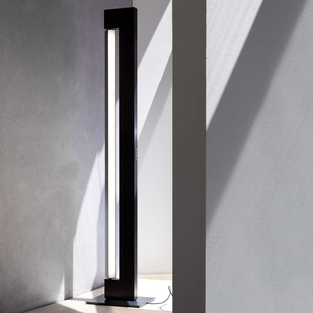 Ara LED Floor Lamp