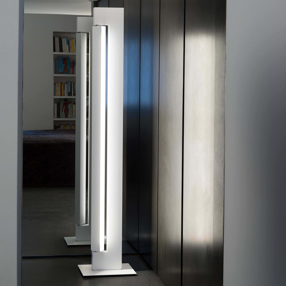 Ara LED Floor Lamp