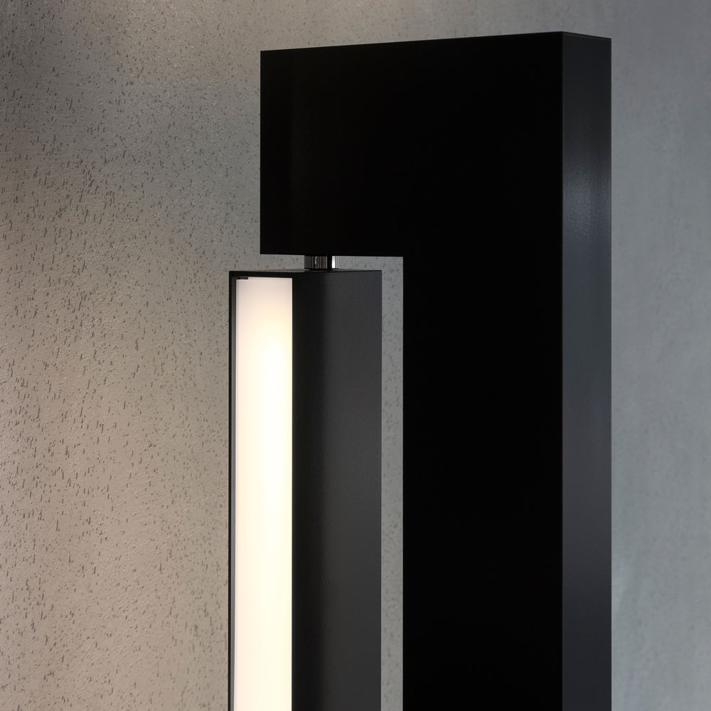 Ara LED Floor Lamp