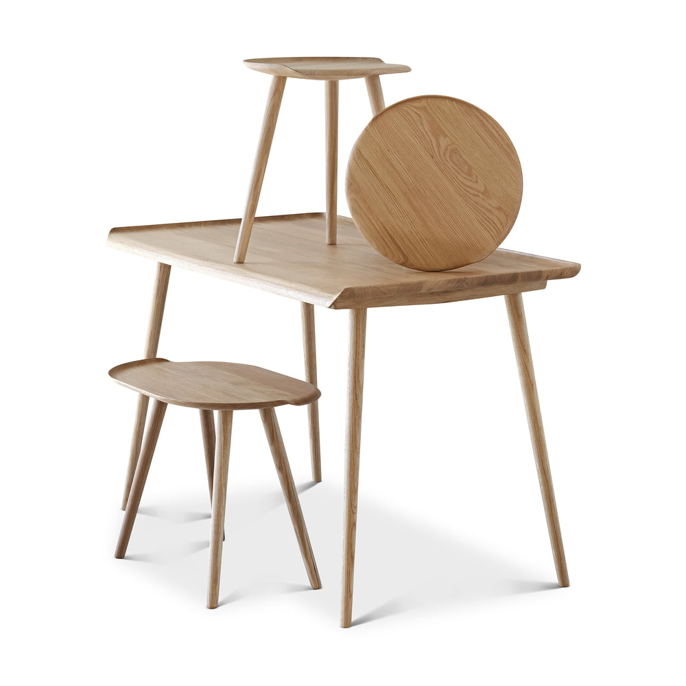 Akande Desk