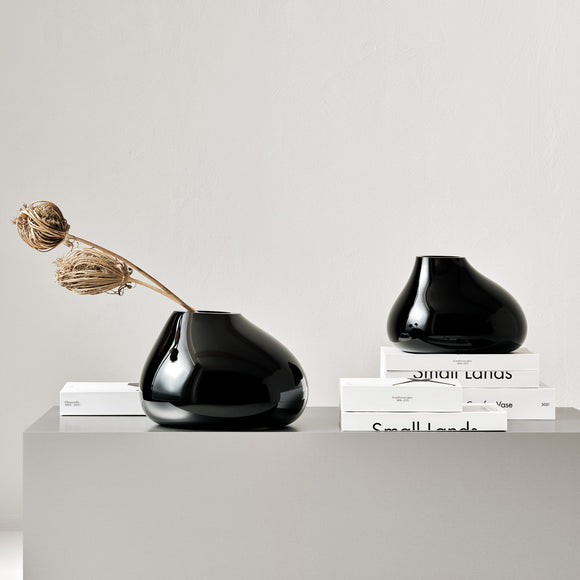Ebon Vase
