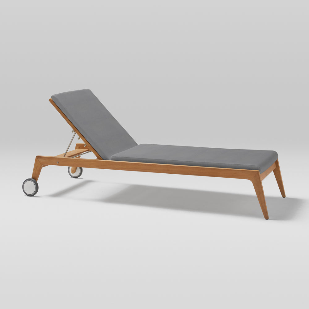 Paralel Outdoor Chaise Lounge