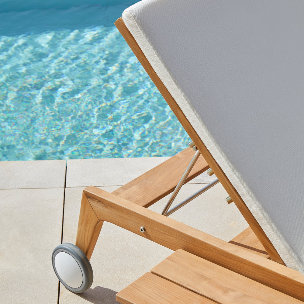 Paralel Outdoor Chaise Lounge