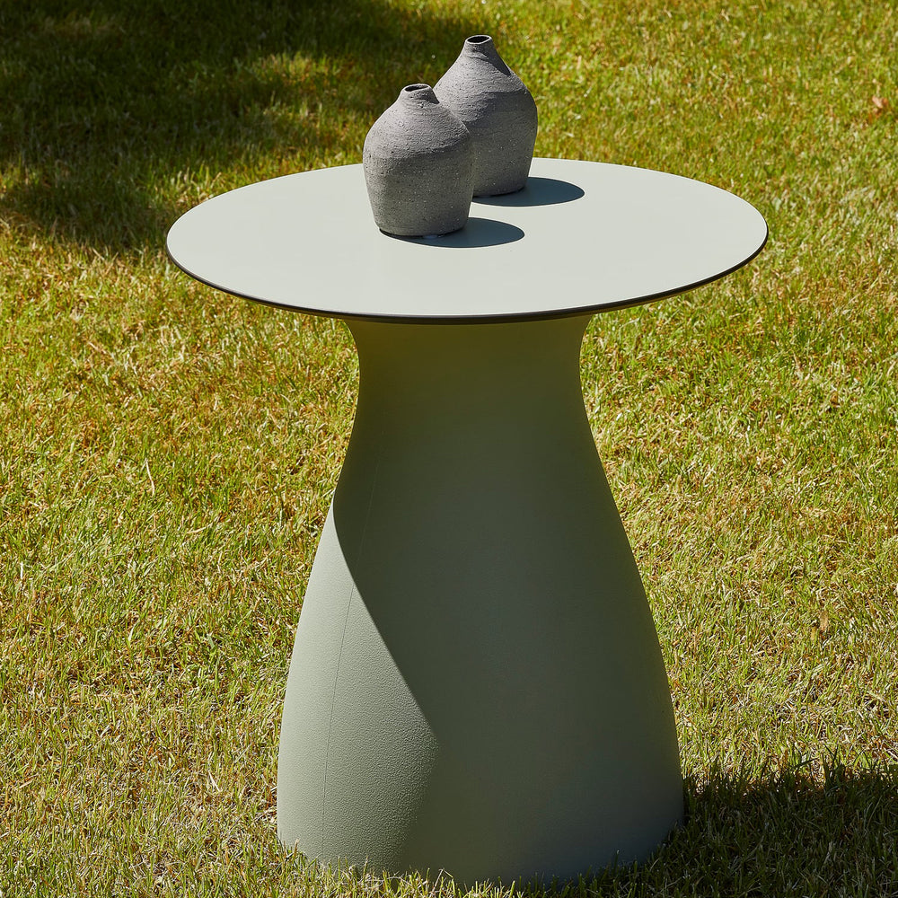 Baobab S Round Outdoor Dining Table