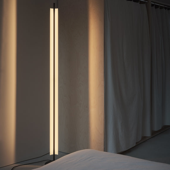 Lamina 165 LED Floor Lamp