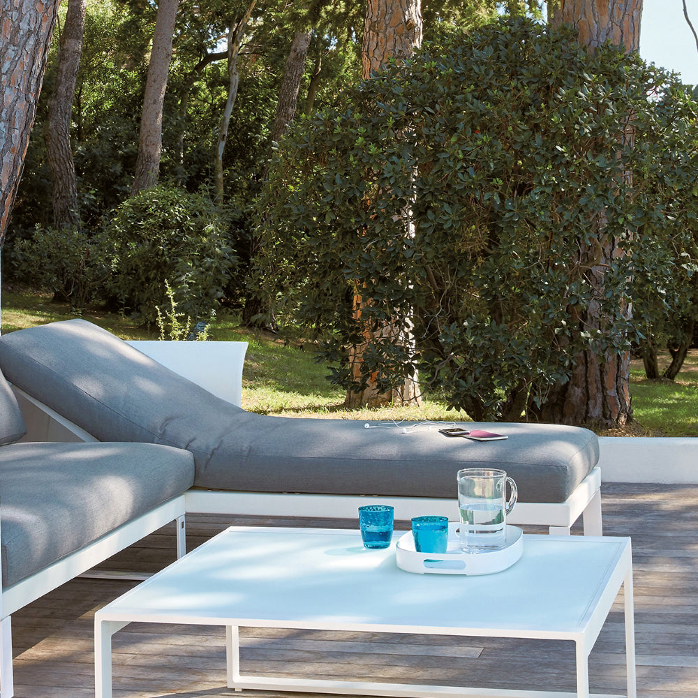 Komfy Outdoor Coffee Table with Glass Top