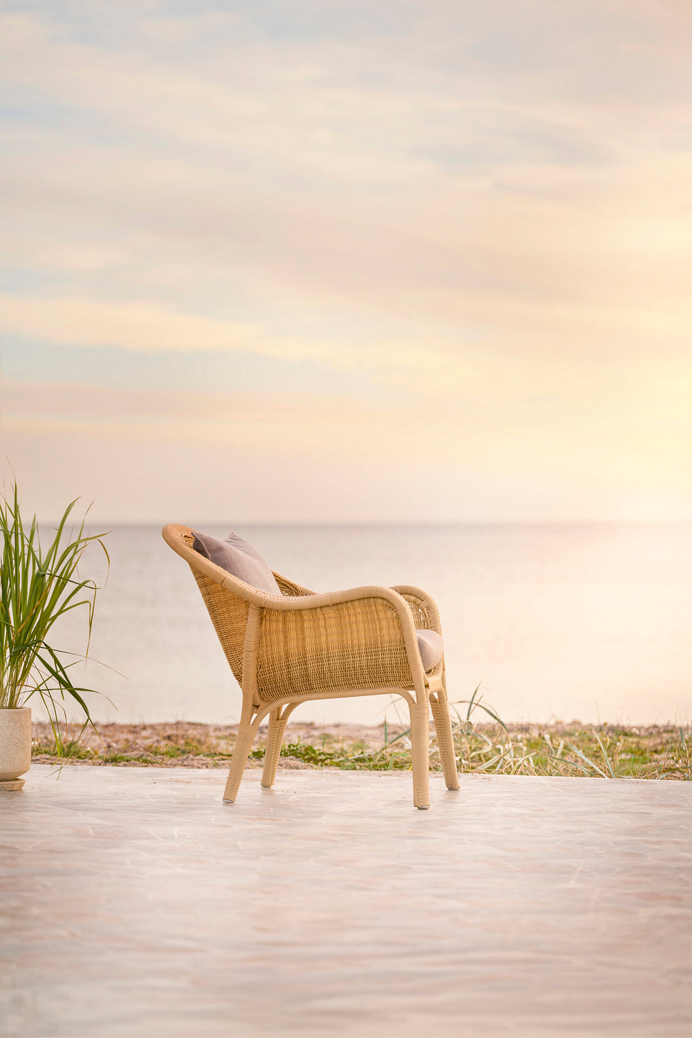 Madame Outdoor Lounge Chair