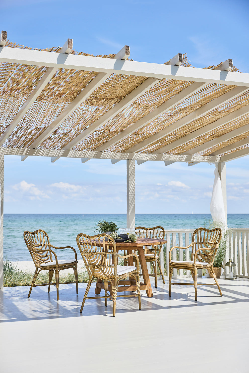 George Outdoor Round Dining Table