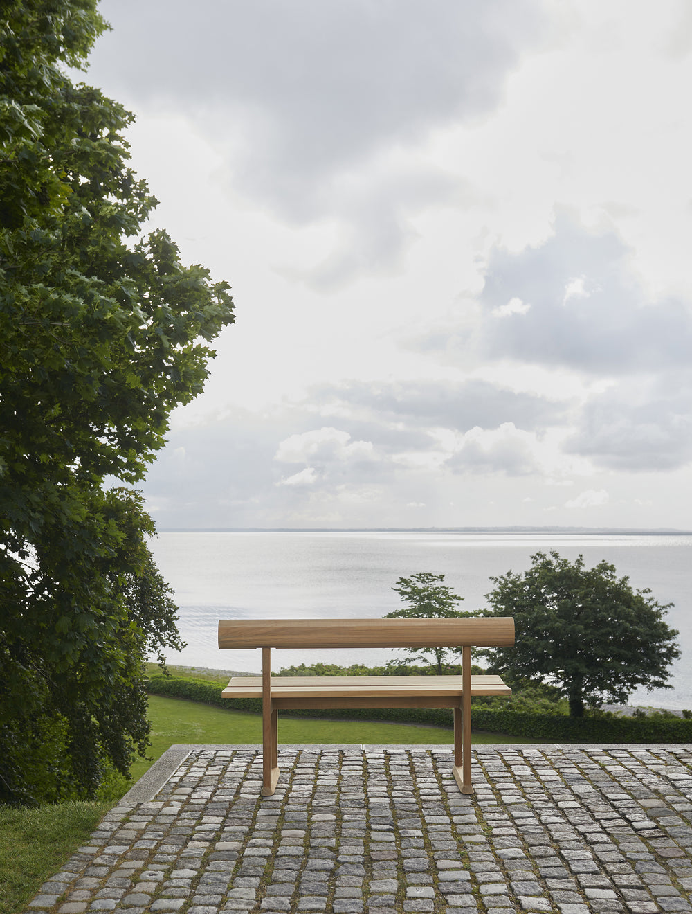 Banco Outdoor Bench