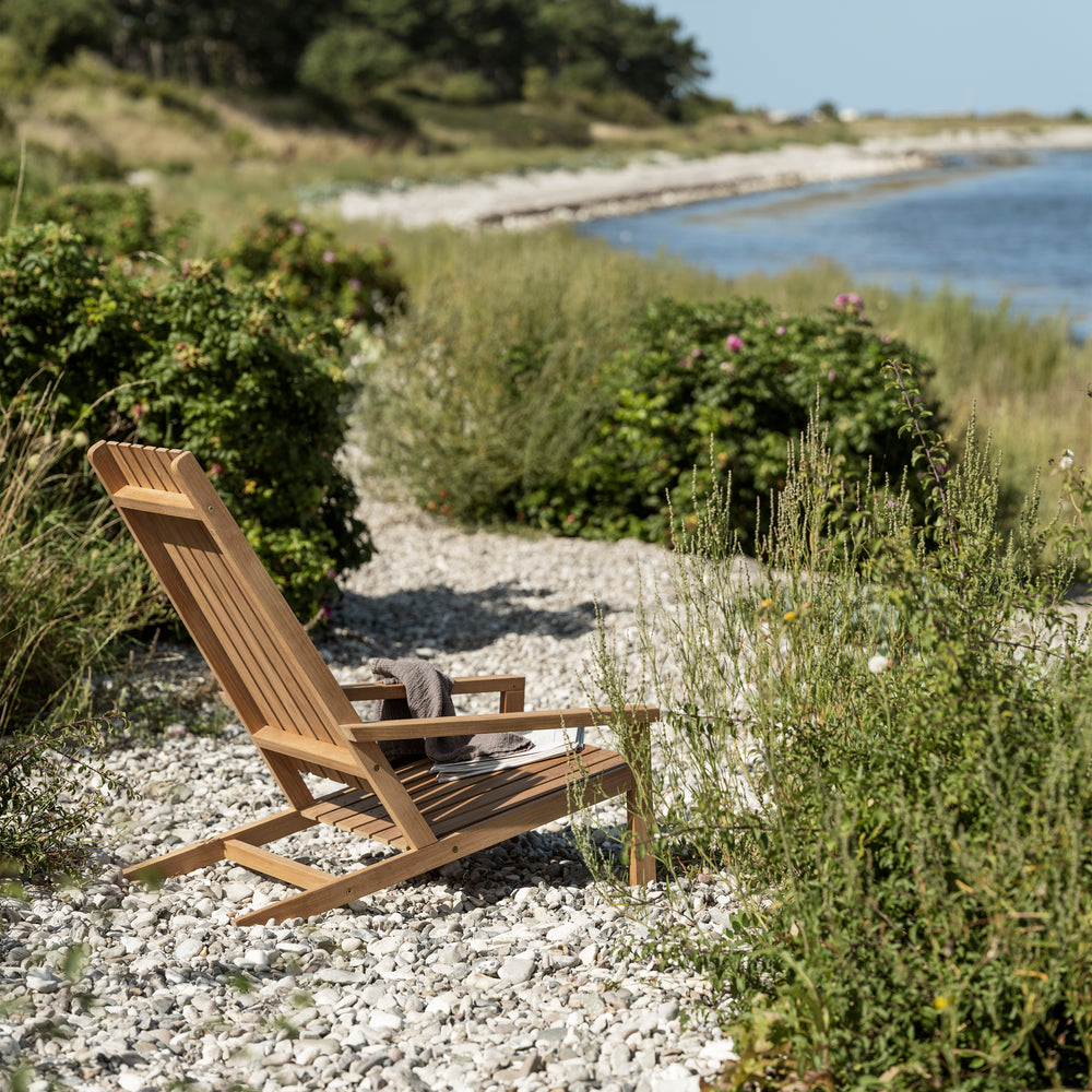 Between Lines Outdoor Deck Chair