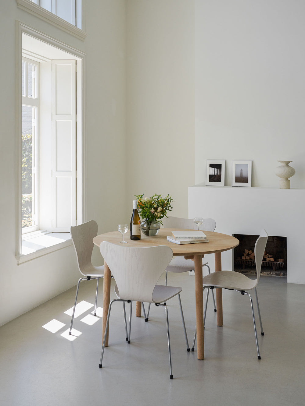 Hven Round Dining Table
