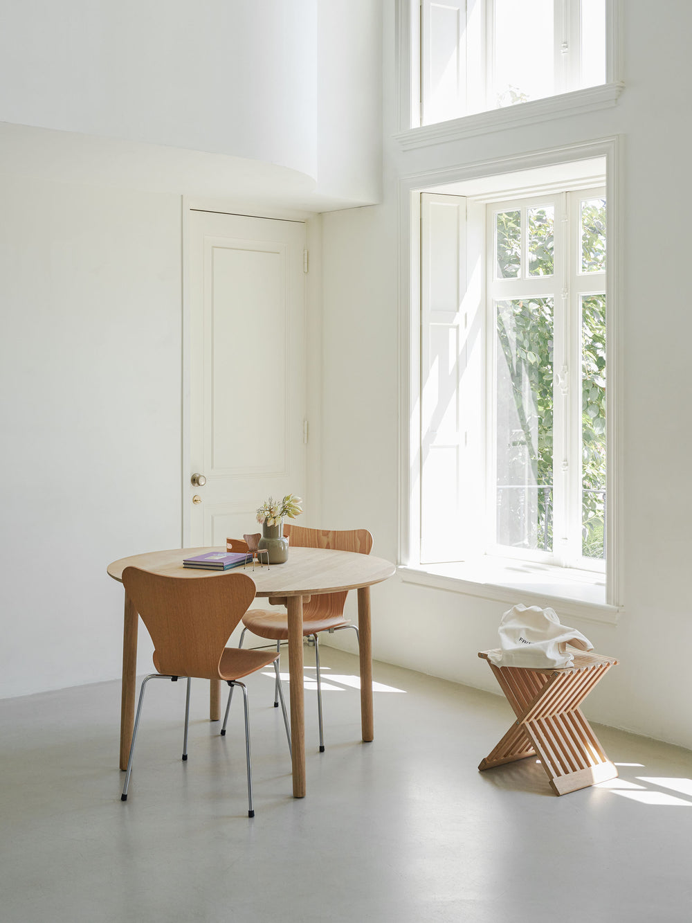 Hven Round Dining Table