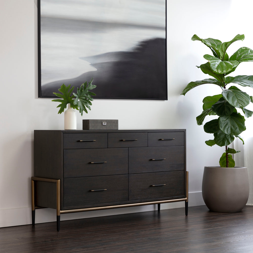 Weldrick Dresser