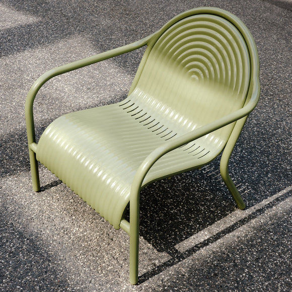 Groove Outdoor Lounge Chair