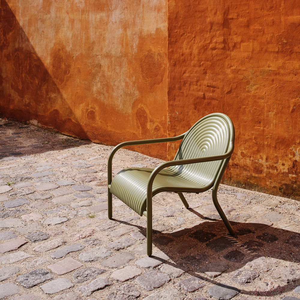 Groove Outdoor Lounge Chair