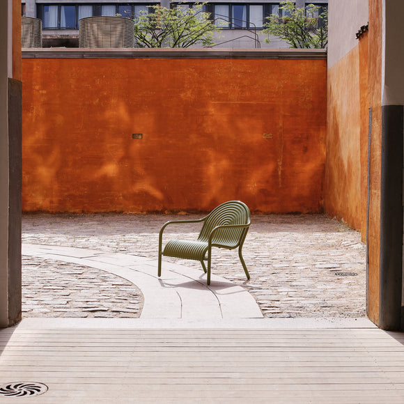 Groove Outdoor Lounge Chair