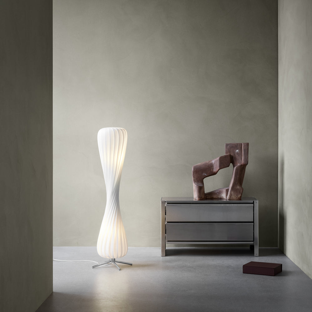 TR7 LED Floor Lamp