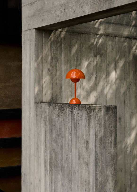 Flowerpot VP9 Portable Table Lamp