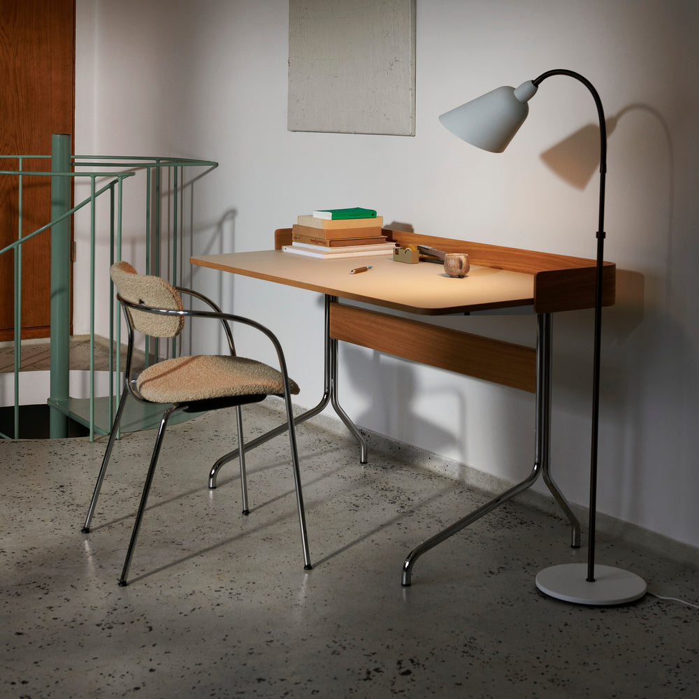 Pavilion AV17 Desk