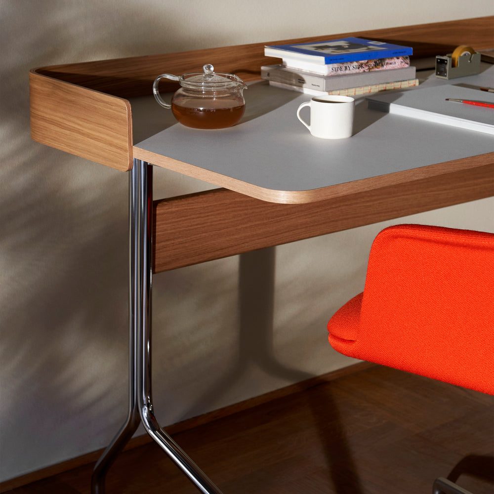 Pavilion AV17 Desk