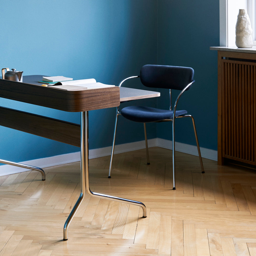 Pavilion AV17 Desk