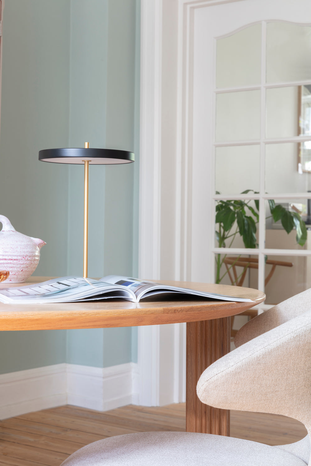 Comfort Circle Dining Table