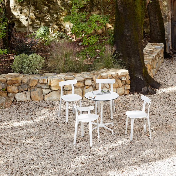 Chaise légère et empilable pour les espaces de conférence design Chaise légère et empilable pour les espaces de conférence design