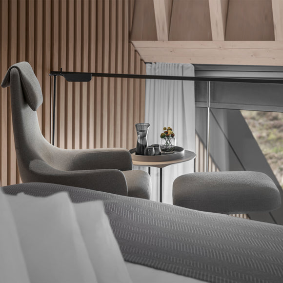 Grand Repos Lounge Chair and Ottoman