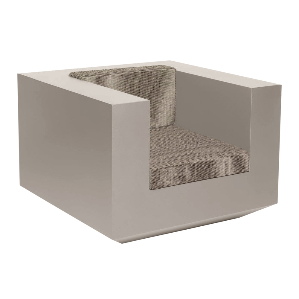 Vela Outdoor Lounge Chair