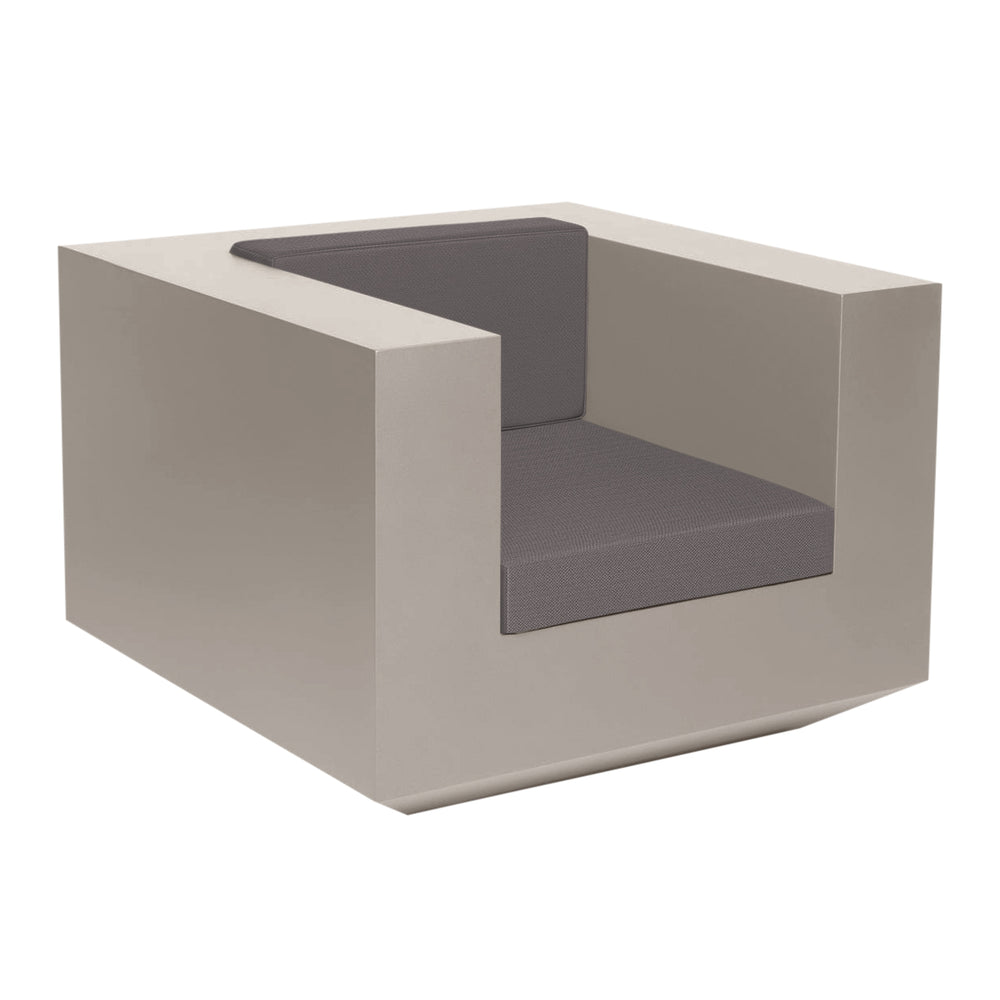 Vela Outdoor Lounge Chair