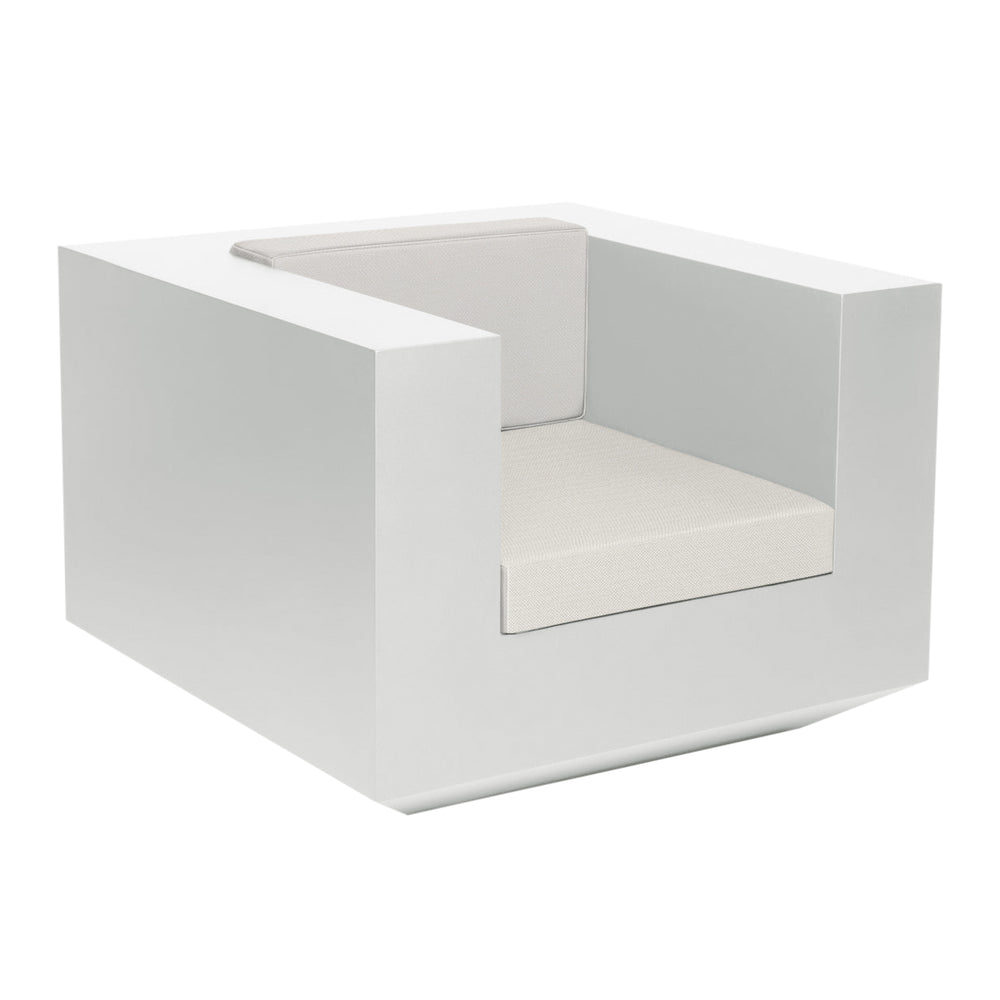 Vela Outdoor Lounge Chair