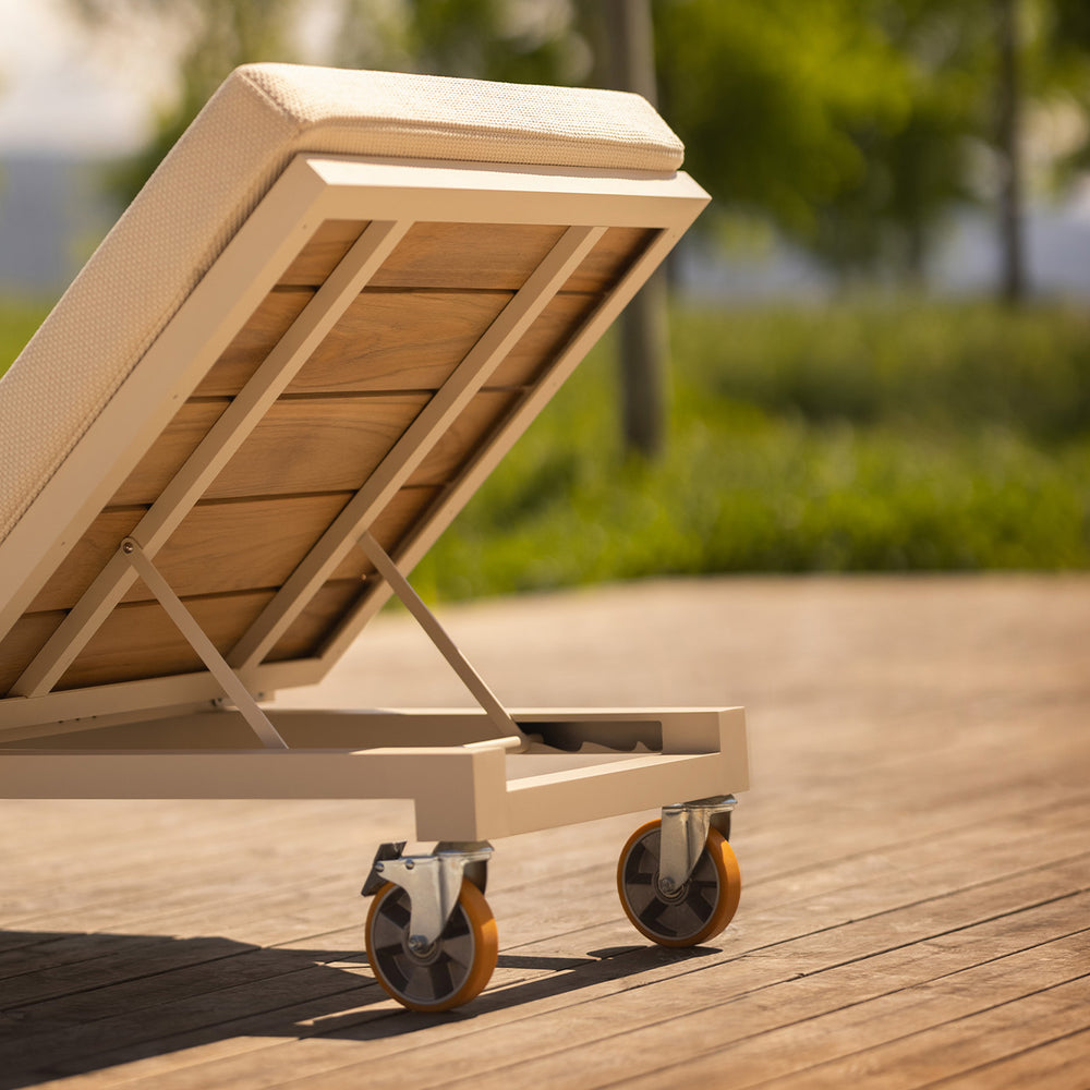 Vineyard Outdoor Sun Lounger
