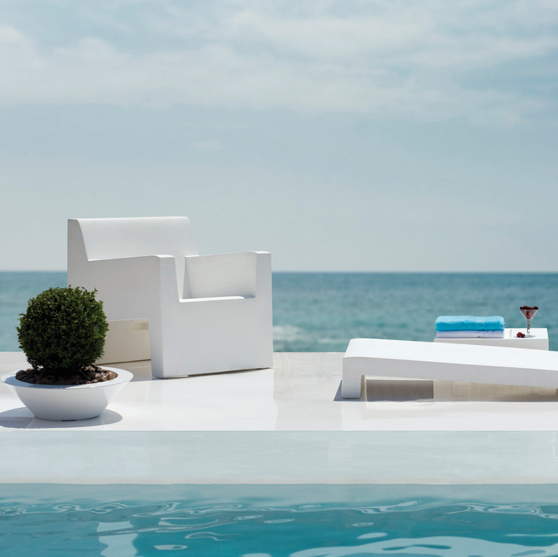 Jut Outdoor Lounge Chair