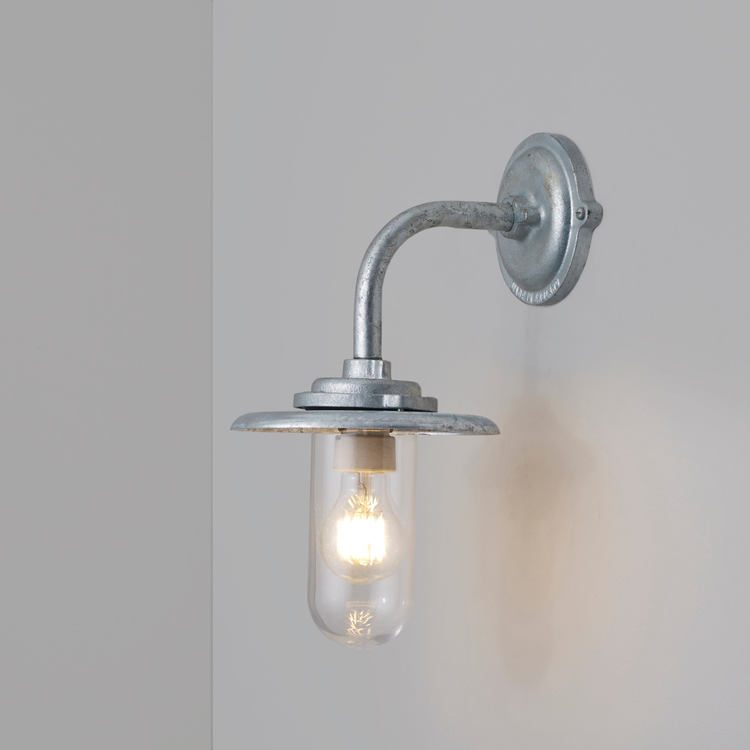 Original BTC Exterior Bracket Round Light - 2Modern