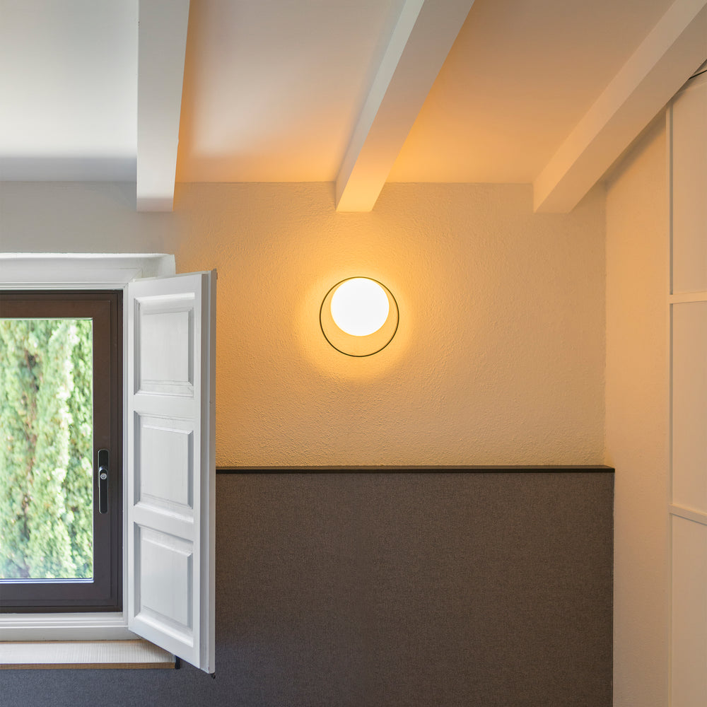 Circ 3722 Outdoor Wall Light