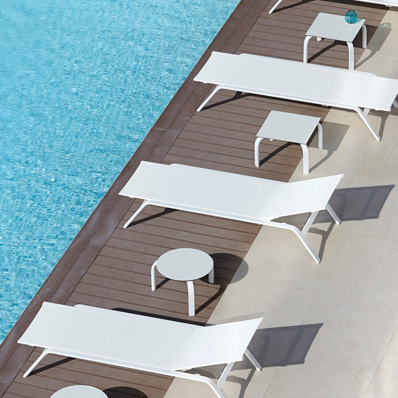 Stack Outdoor Chaiselongue Side Table