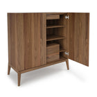 Moment Guest Dresser