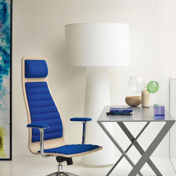 Big Shadow Floor Lamp