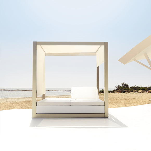 Vela 4 Reclining Backrest Daybed with Parasol Base