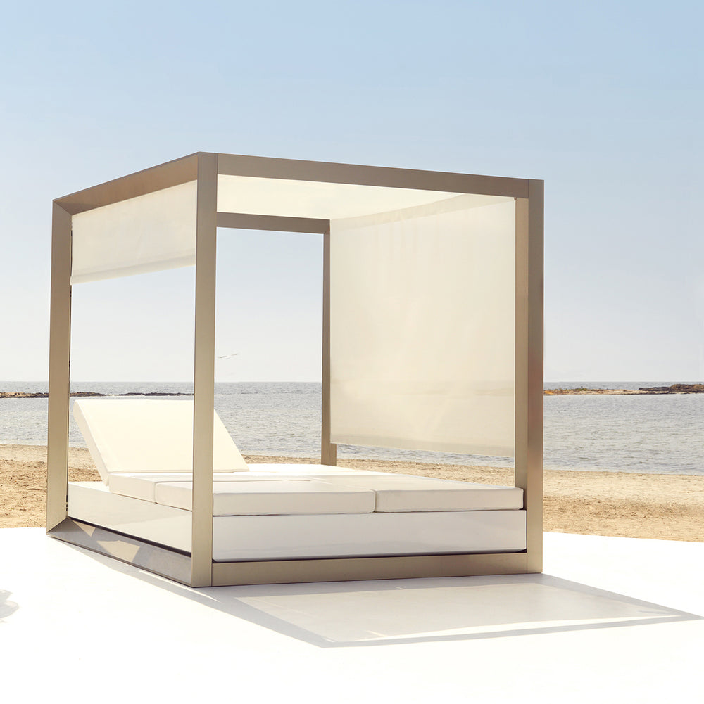 Vela 4 Reclining Backrest Daybed with Parasol Base