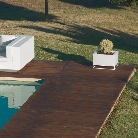 Illuminated Vela Land Planter