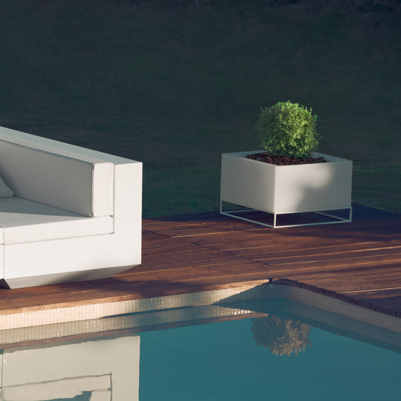 Illuminated Vela Land Planter