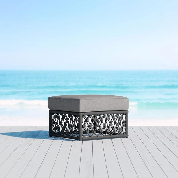 Amelia Ottoman