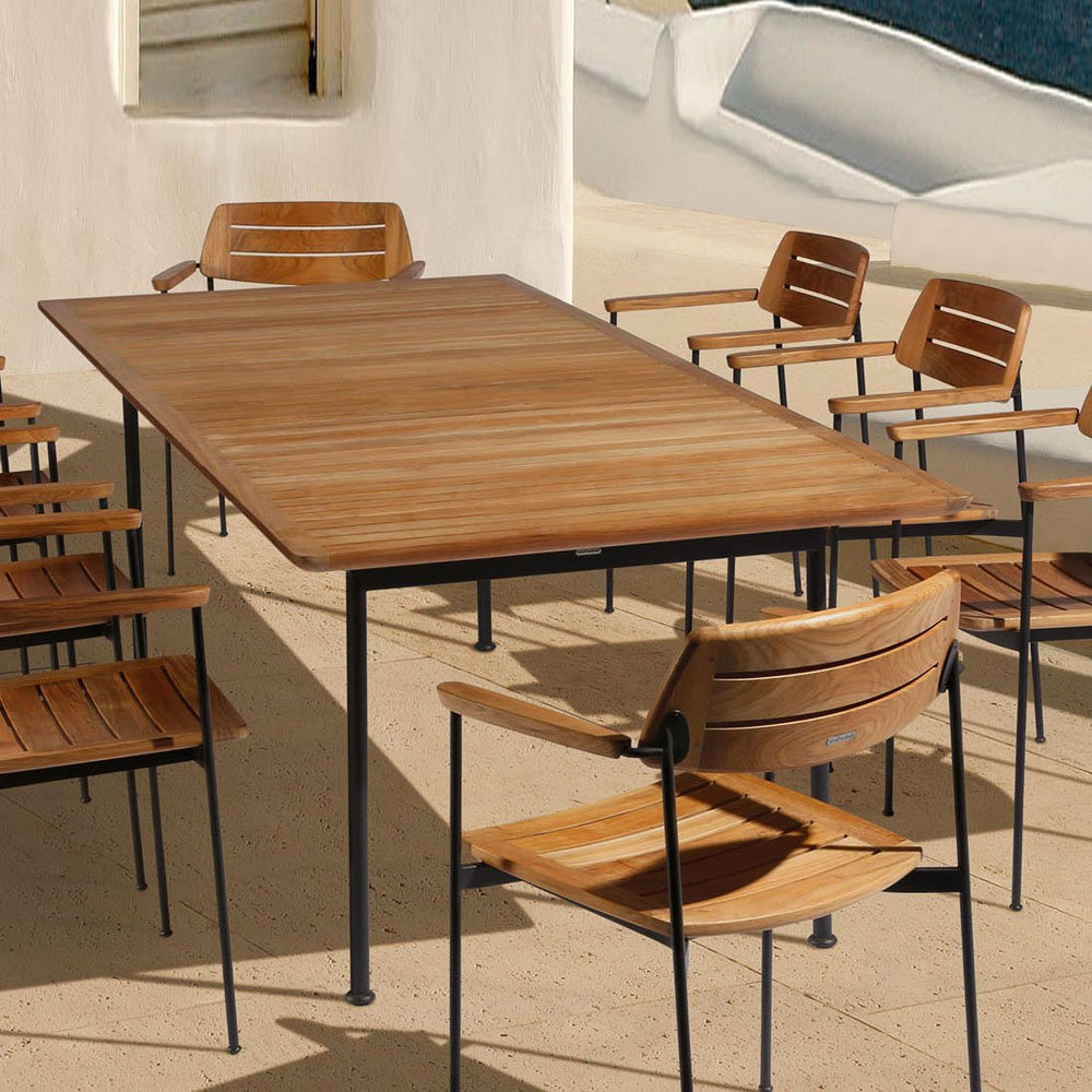 Layout Outdoor Dining Table