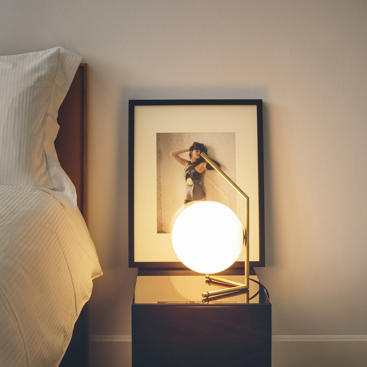 FLOS IC Lights T1 Low ブラック FLOS IC Lights T1 Low Table Lamp - 2Modern