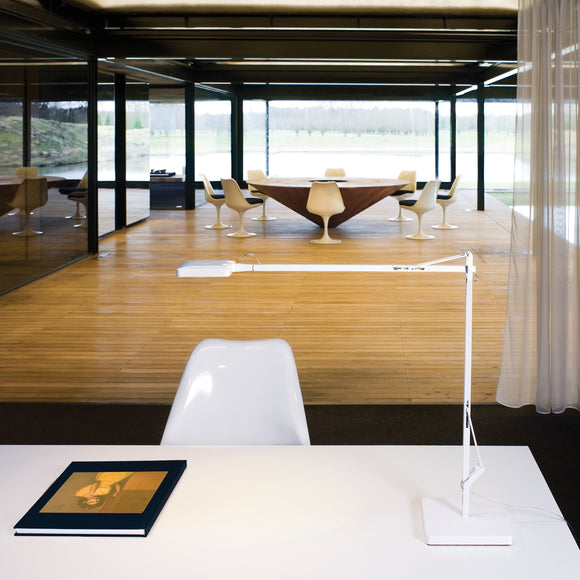 Kelvin Green Mode Table Lamp
